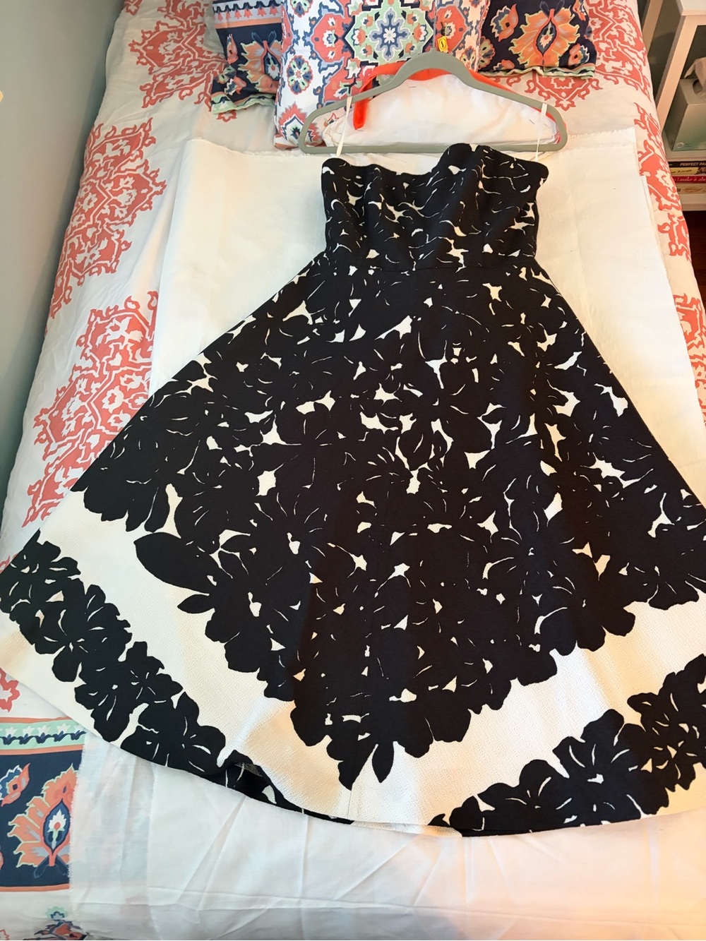 NWOT, Size 8, White House Black Market Black & White Strapless Floral Midi Dress - Picture 11 of 16